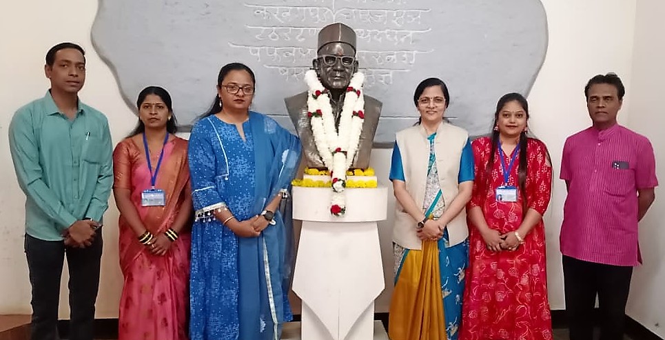 VS Khandekars birth anniversary celebrated at Shivaji University